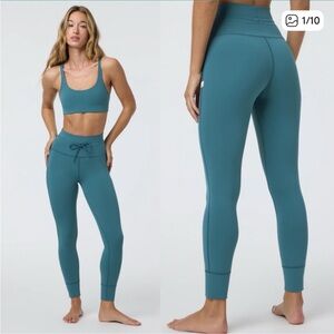 VUORI Daily Legging Women's BreatheInterlock Leggings in Tidal size Small